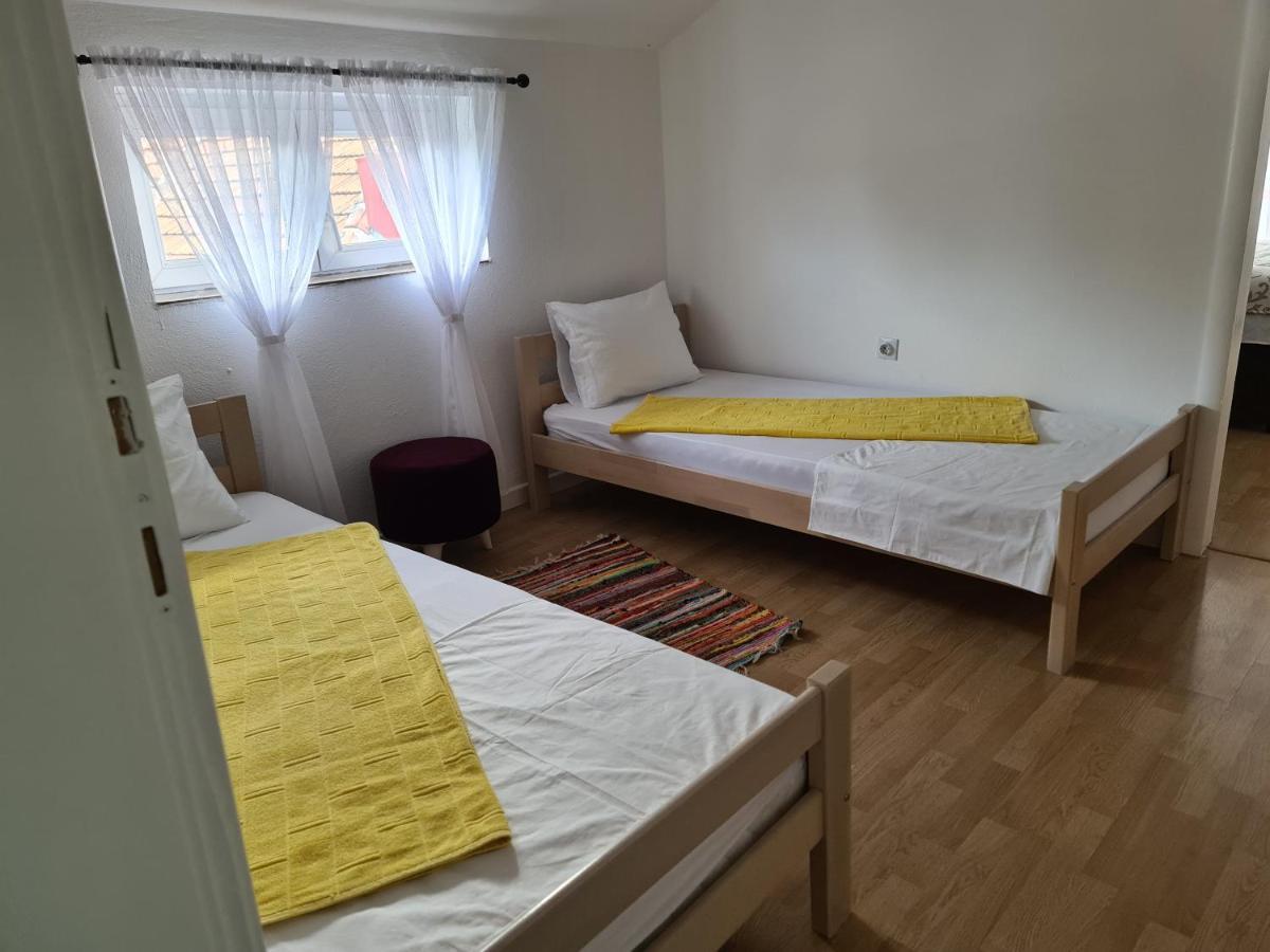 Js Apartmani Niksic Luaran gambar