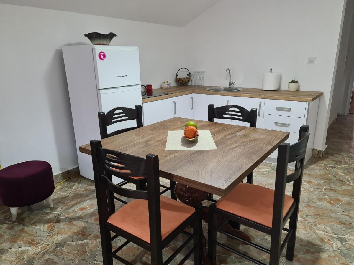 Js Apartmani Niksic Luaran gambar