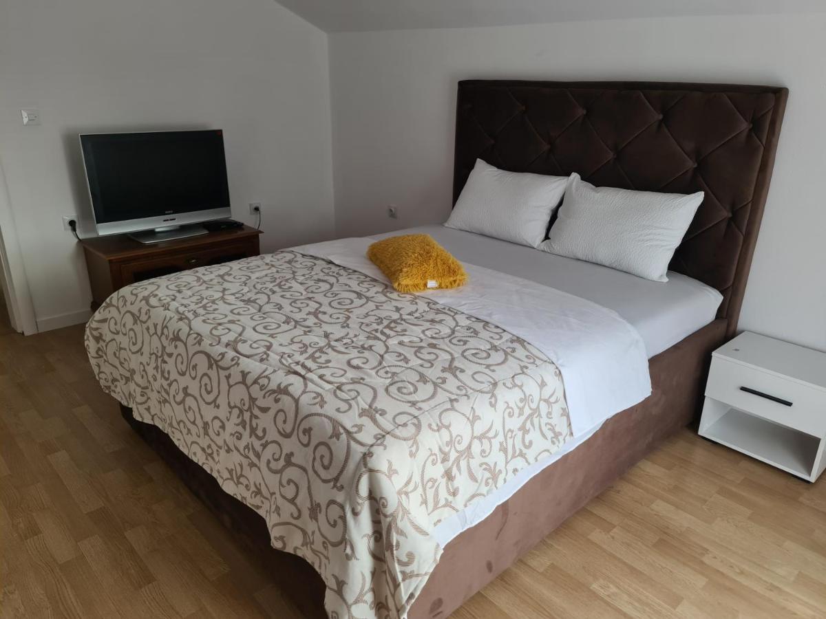 Js Apartmani Niksic Luaran gambar