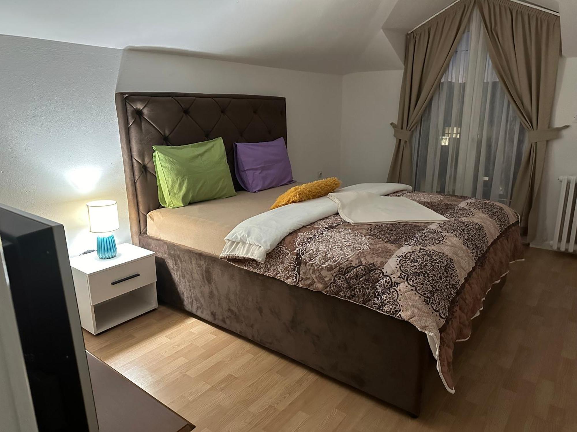Js Apartmani Niksic Luaran gambar