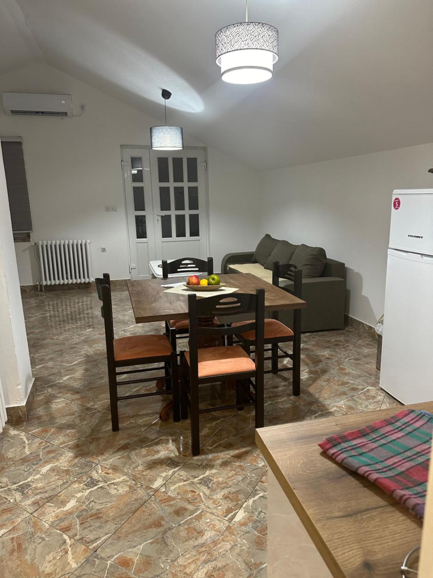 Js Apartmani Niksic Luaran gambar
